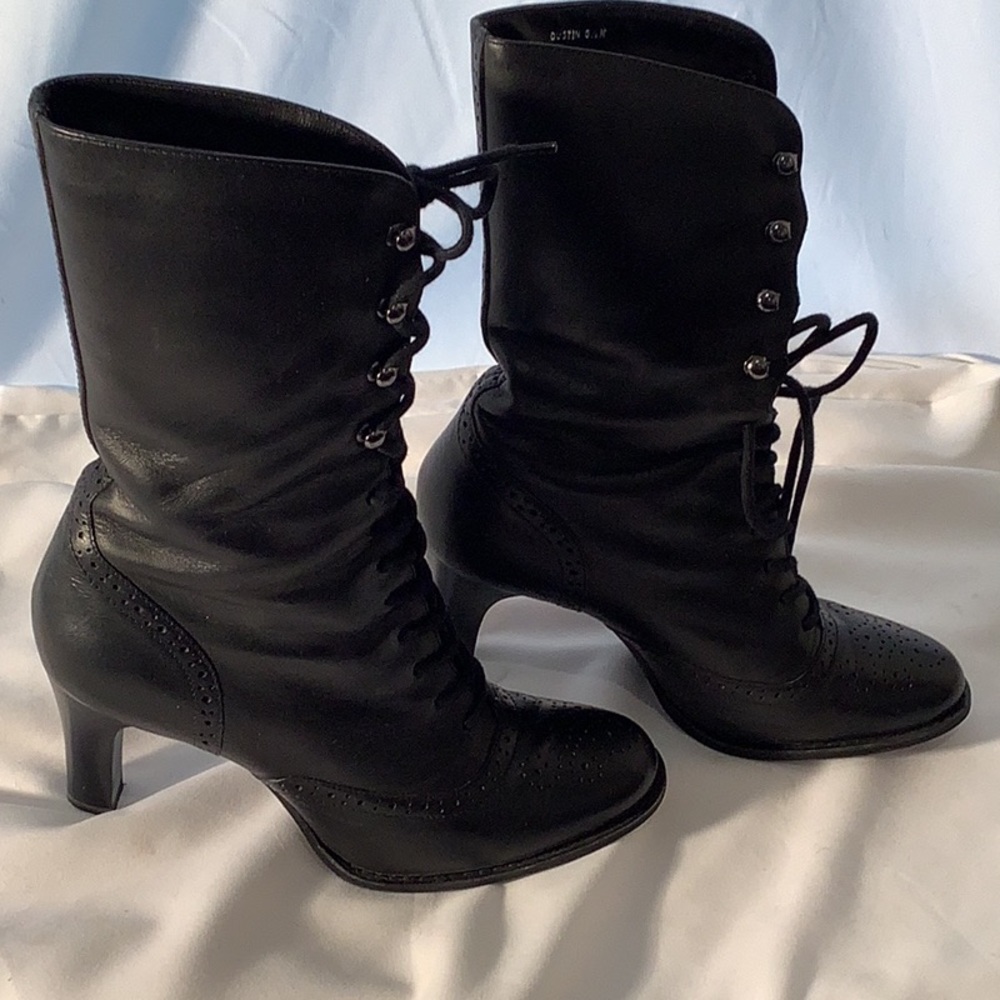 White Mountain Black Heeled Boots